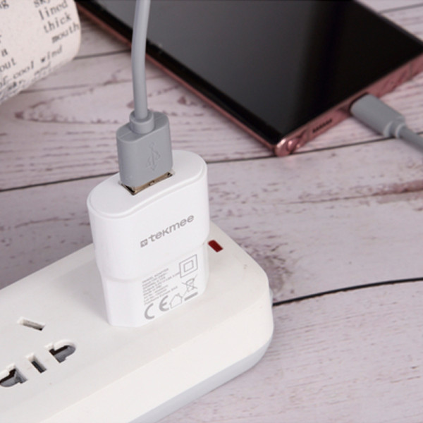 CARGADOR DE PARED USB BLANCO 1X4