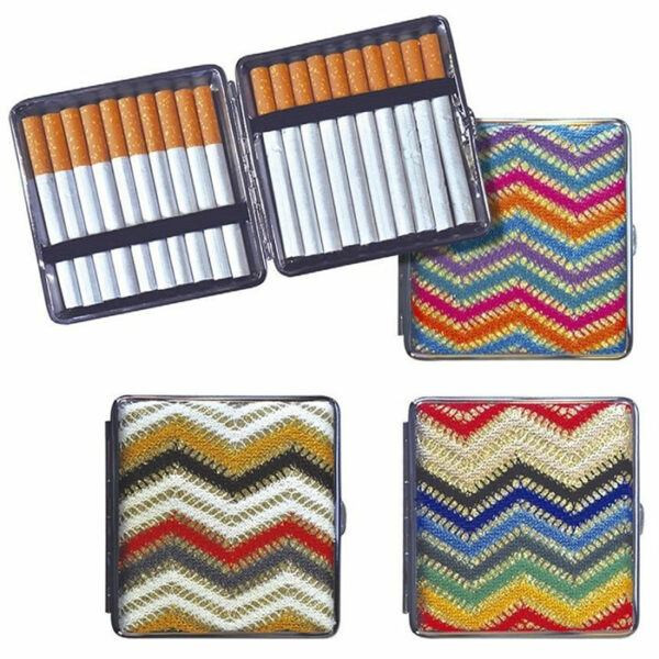 PITILLERA CIGARRILLOS DECORADA HIPPIE TEXTIL 20 CIG. 9,5 X 9,5 CM COLOR SURTIDO 1X12